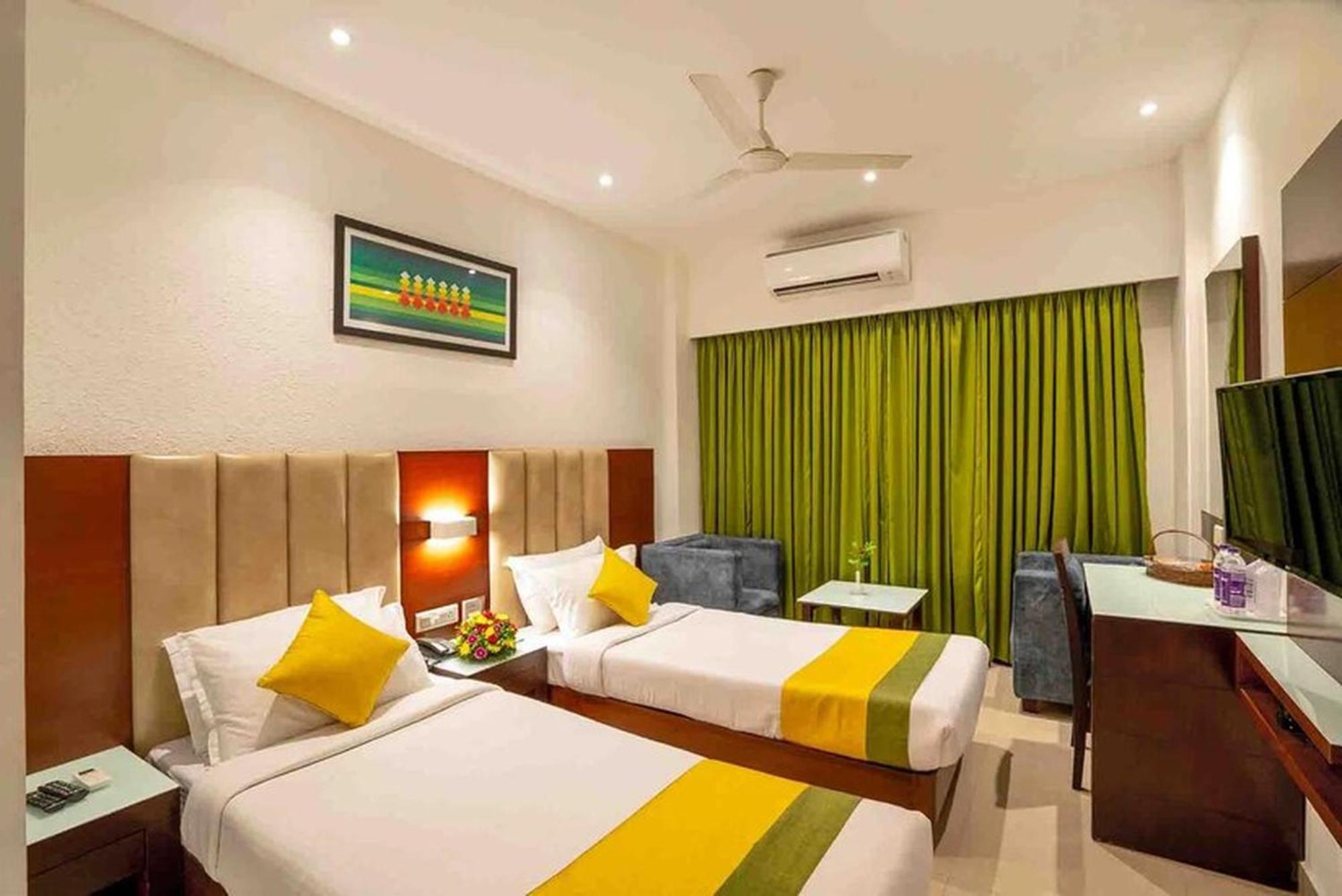 Hotel Hills Park Pathanāmthitta Екстериор снимка