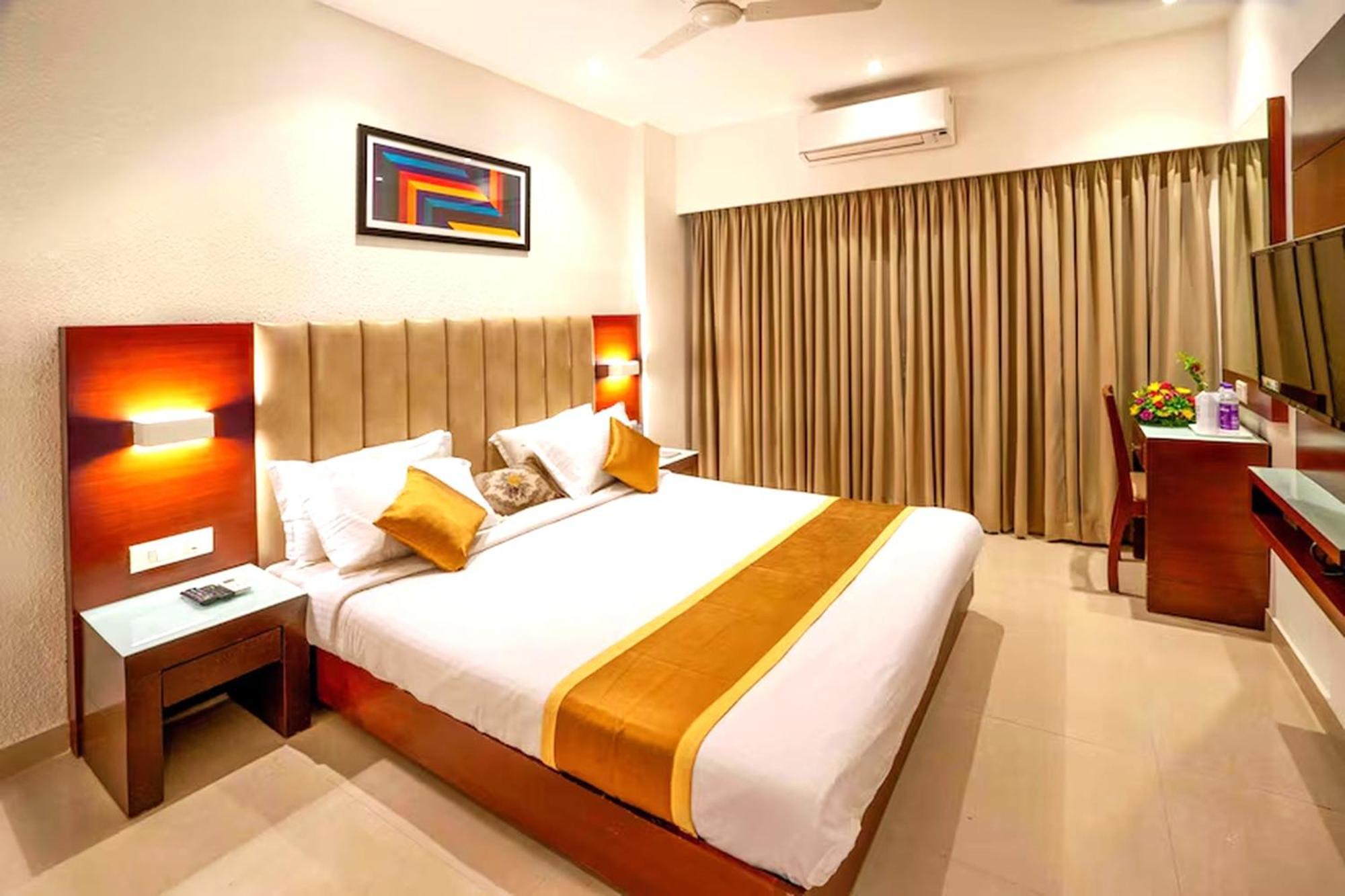 Hotel Hills Park Pathanāmthitta Екстериор снимка