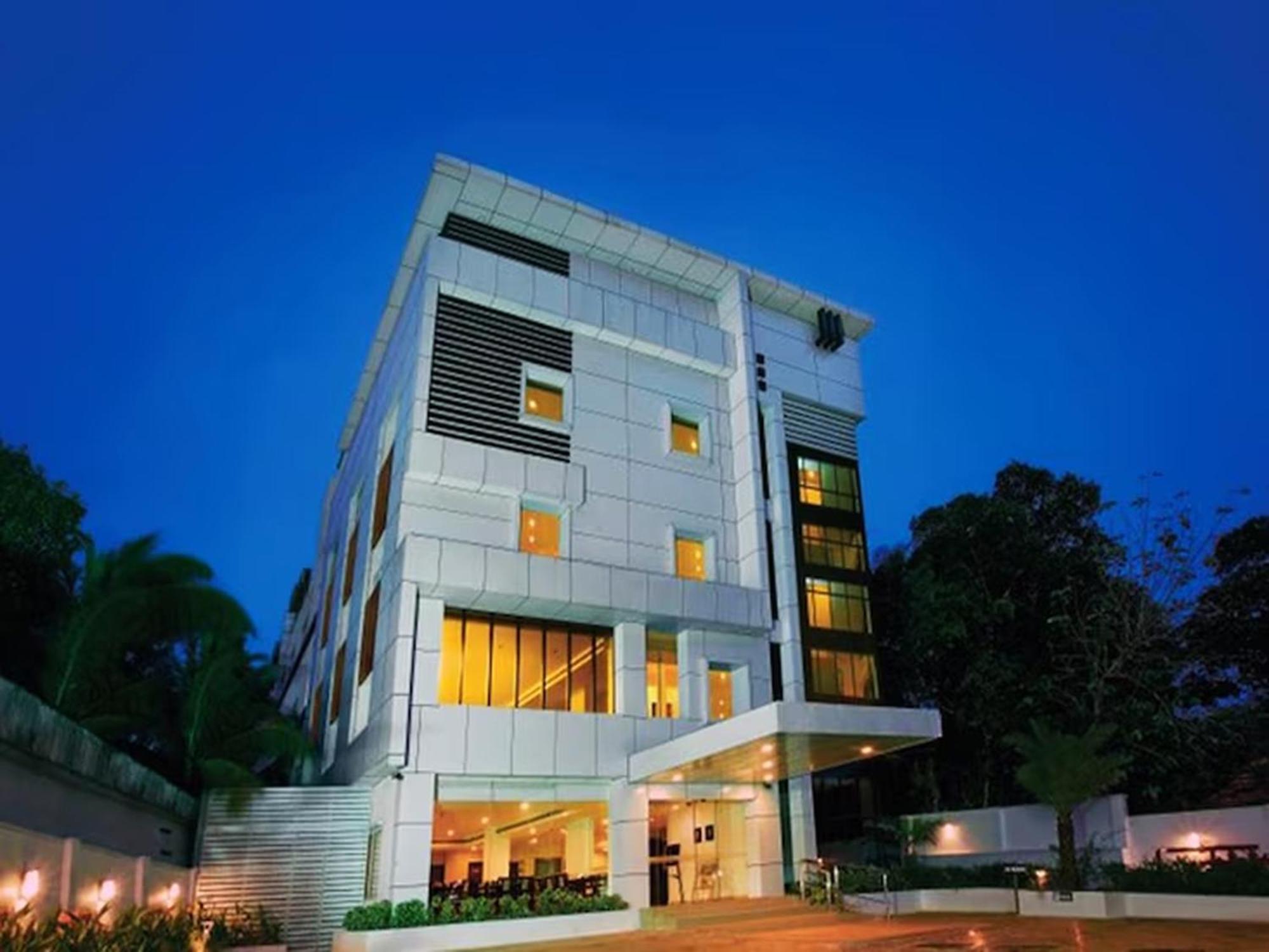 Hotel Hills Park Pathanāmthitta Екстериор снимка