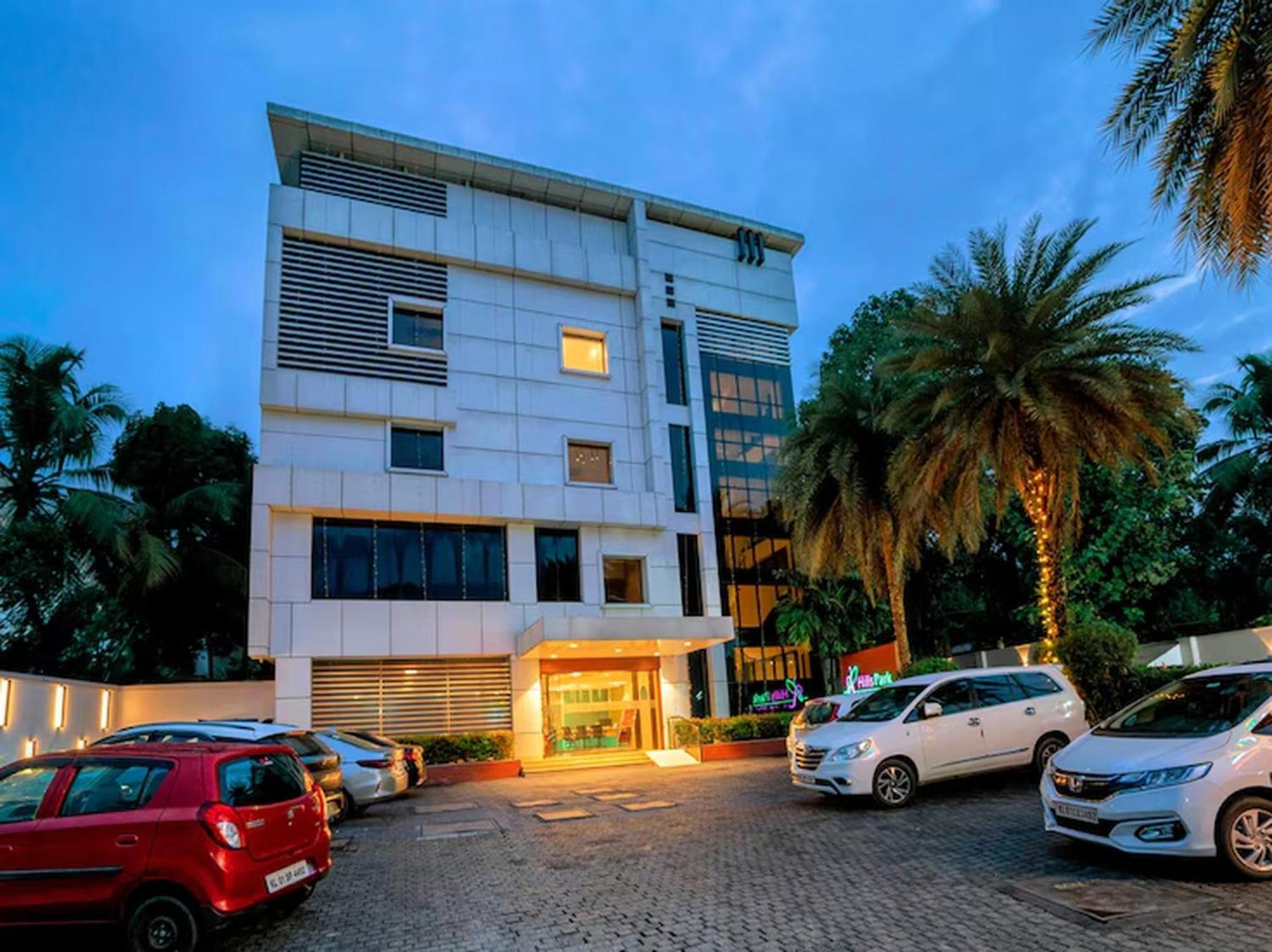Hotel Hills Park Pathanāmthitta Екстериор снимка