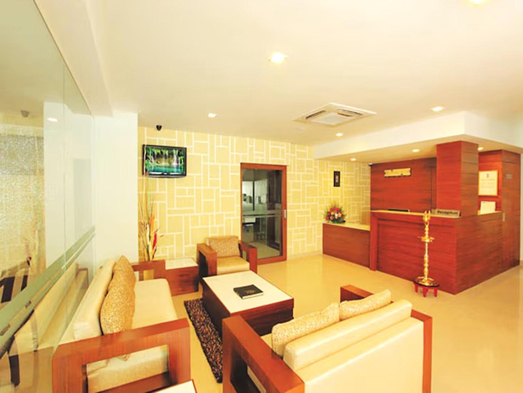 Hotel Hills Park Pathanāmthitta Екстериор снимка
