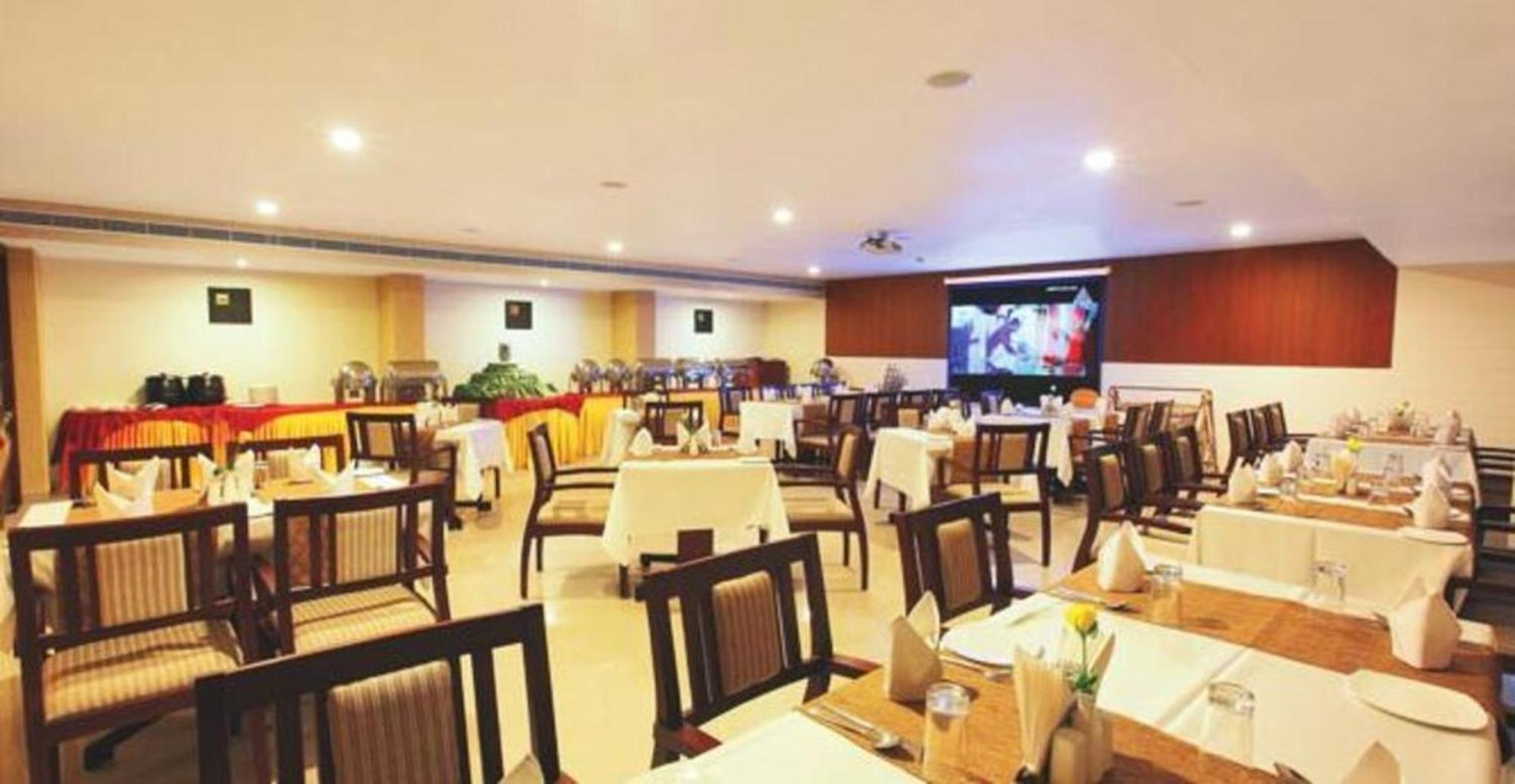 Hotel Hills Park Pathanāmthitta Екстериор снимка