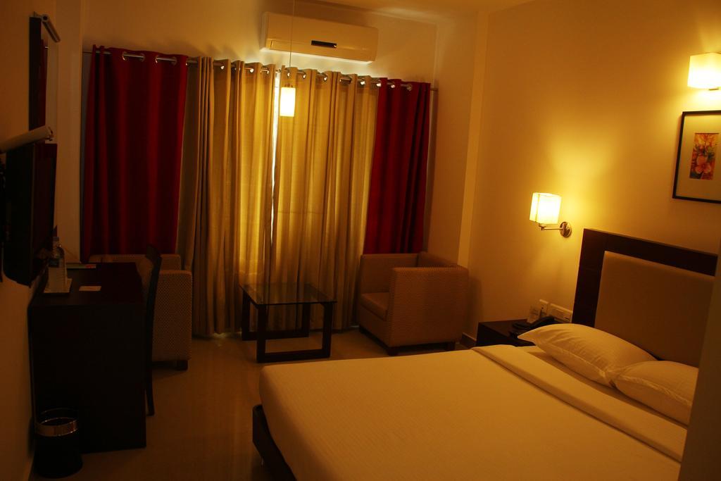 Hotel Hills Park Pathanāmthitta Стая снимка