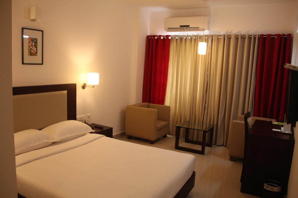 Hotel Hills Park Pathanāmthitta Стая снимка